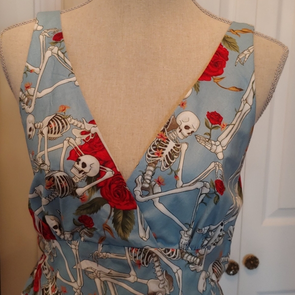 Plus Size Rockabilly Skull and Rose Sundress - Picture 2 of 5